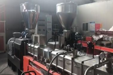 Trung Quốc Pp Carbon Đen Plastic Pellet Making Machine Twin Máy đùn trục vít 300 Kg / H nhà máy sản xuất